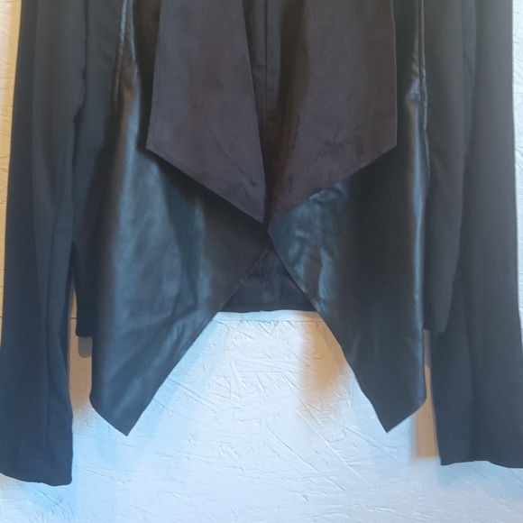 CLEARANCE SALE!! Edyson Women's Black Blazer - Picture 6 of 12